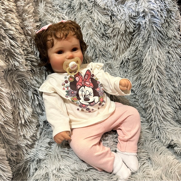 Lifelike Baby Girl Doll Cloth Body Full Silicone Limbs & Accessories (NWT) - Picture 4 of 13